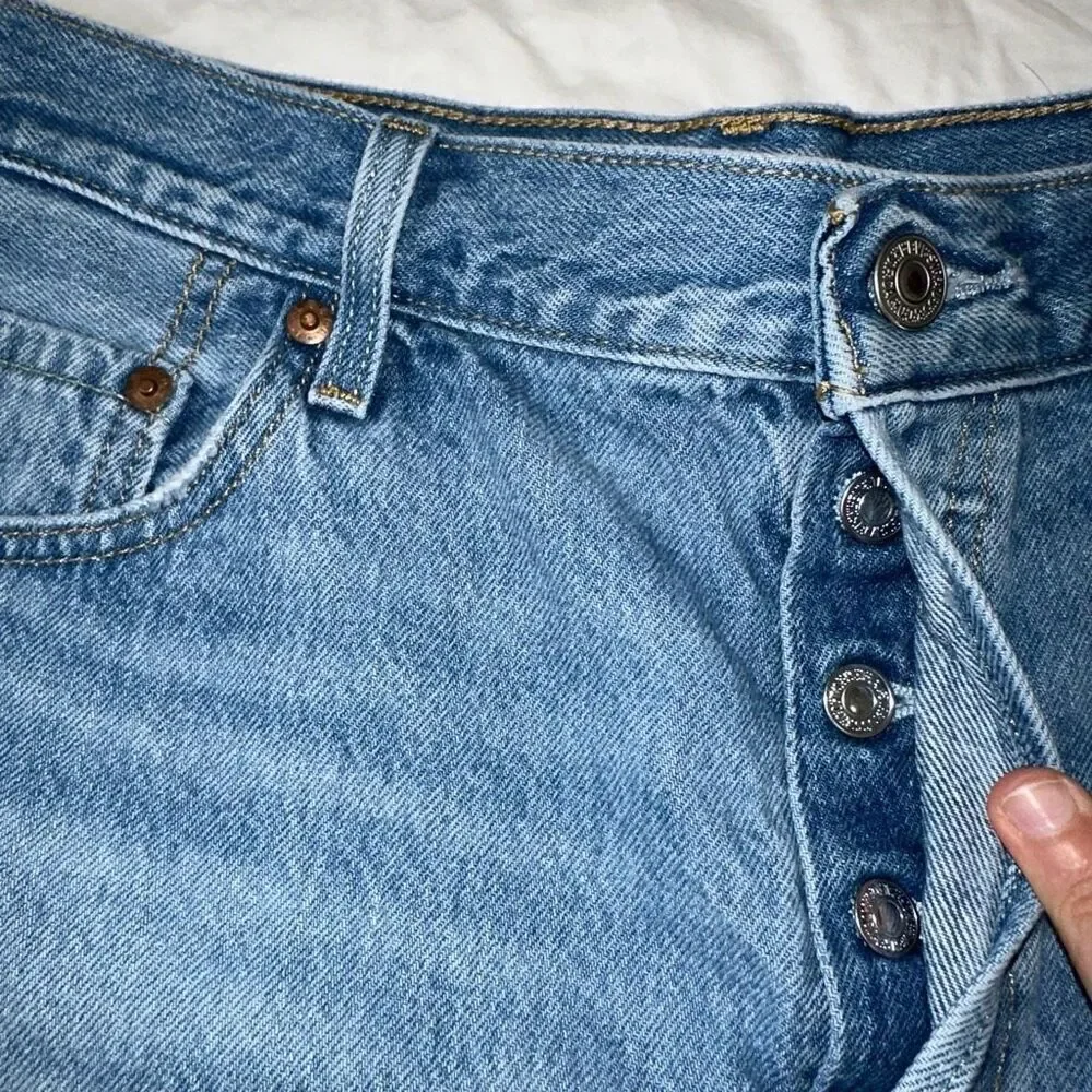 Levi’s 501 Distressed Denim High Rise Button Fly Shorts Womens 36” Casual Summer